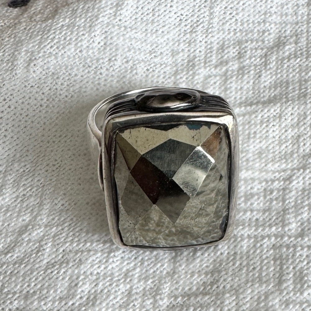 Bold and beautiful Silpada sterling silver Amarillo ring.